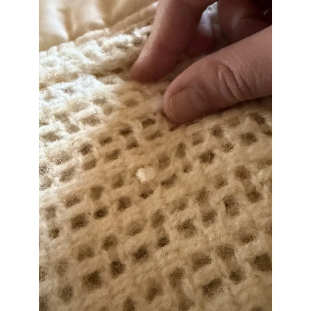 Marshall Field & Co Wool Blanket 82x68 Ivory Earlywarm Cellular Satin‎ Trim Vtg